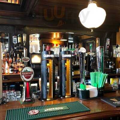 Hennessy's Irish Pub