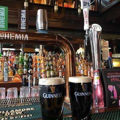 Hennessy's Irish Pub