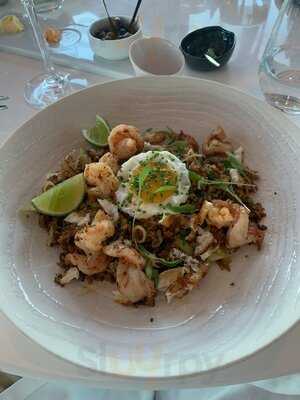 River Lounge Restaurant & Bar