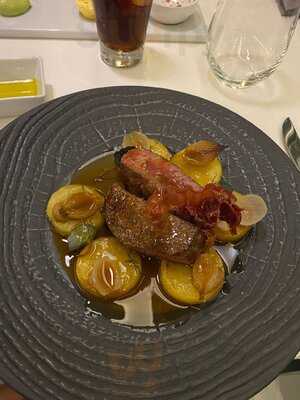 River Lounge Restaurant & Bar