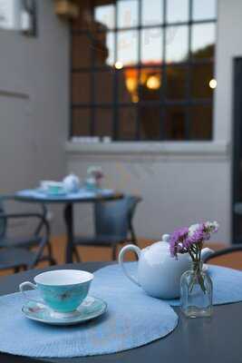 Dona Fucas - Craft Goods & Garden Café