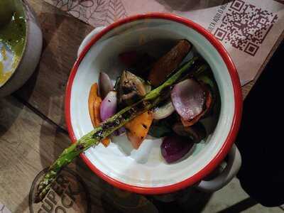 C.o.w Beef & Cocktails