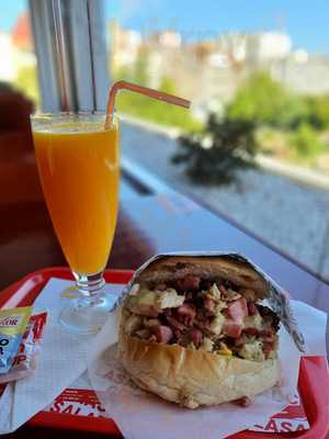 Tropical Burguer D. Manuel Ii