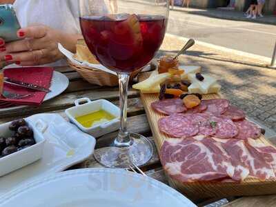 Dovrum Winebar Kitchen