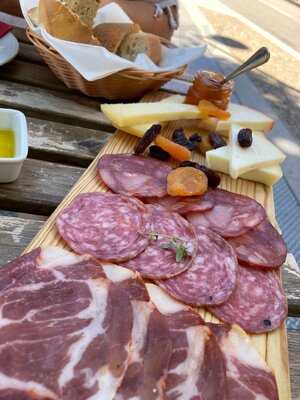 Dovrum Winebar Kitchen