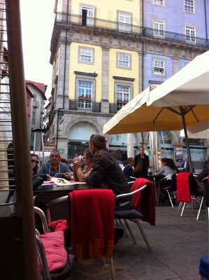 Uma Velha Tinha Um Gato