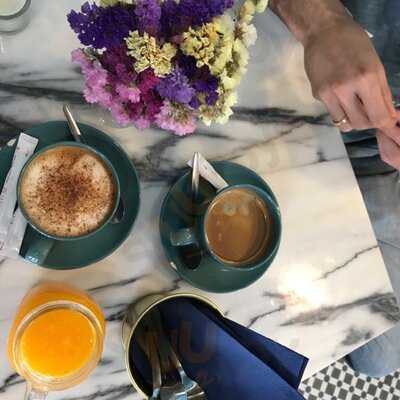 Há Café No Alfarrabista