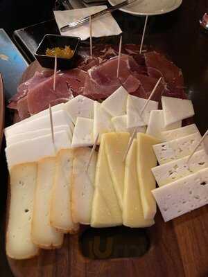 Tasca Dos Canarios Amarelos