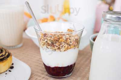 Rolls Brunch & Café