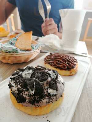 Rolls Brunch & Café