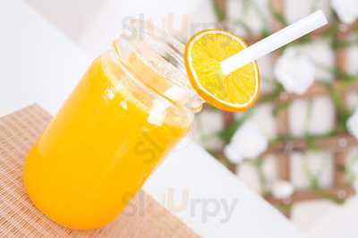 Rolls Brunch & Café