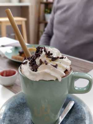 Rolls Brunch & Café