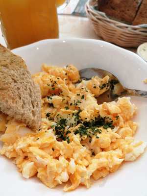 Rolls Brunch & Café