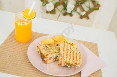 Rolls Brunch & Café