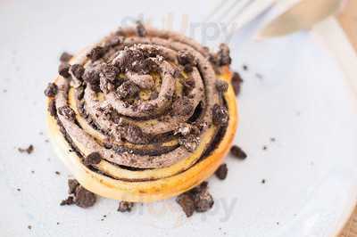 Rolls Brunch & Café