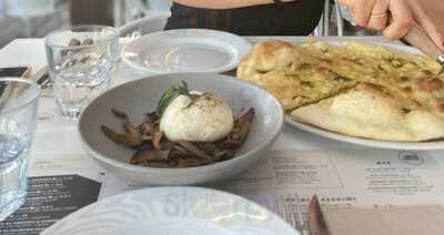 Este Oeste Pizza Sushi Café