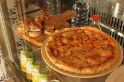 Pepperoni Restaurant & Cafe Bar