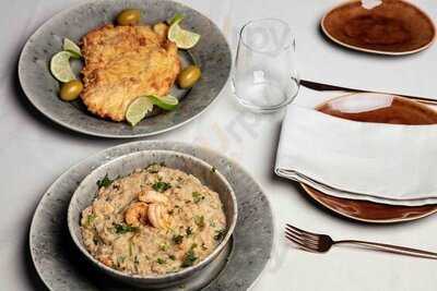 Three Bones Restaurant & Lounge