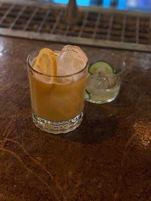 Imprensa Cocktail & Oyster Bar