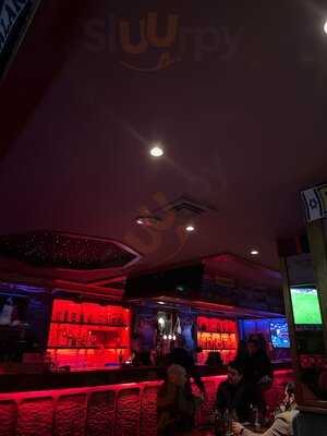 The Lounge - Sports Bar And Bistro