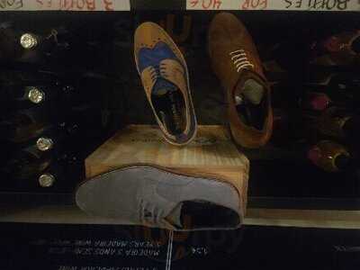 Shoes & Booze Bar