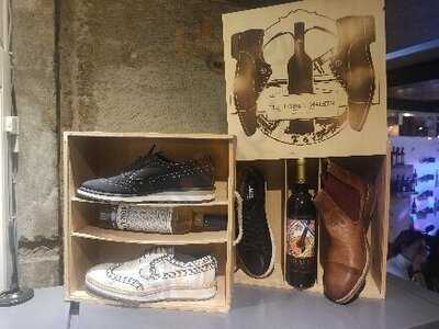 Shoes & Booze Bar