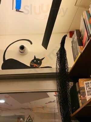 Menina E Moça No Porto