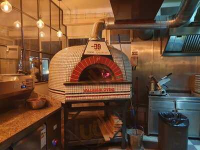 +39 Pizzeria Napolitan