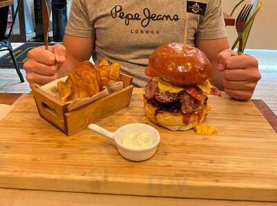 Combagagem Hamburgueria Café