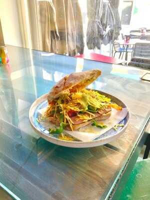 Tabu. Finger Food, Coffee & Bar