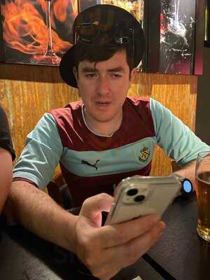 Bairro Alto 100 Bar And Grill