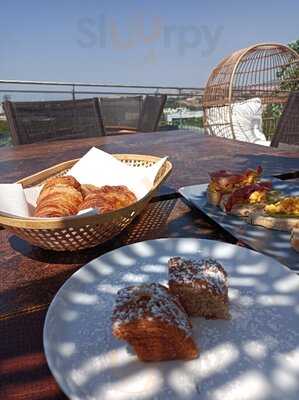 Verso Rooftop Lounge