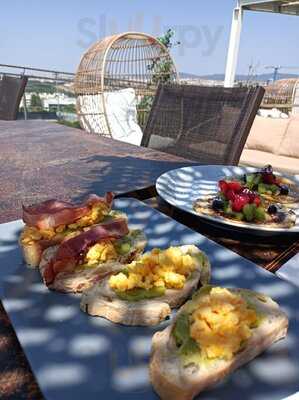 Verso Rooftop Lounge