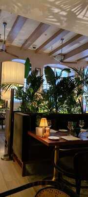 Avenida Restaurant & Bar