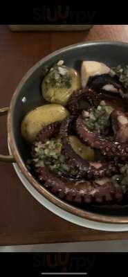 Avenida Restaurant & Bar