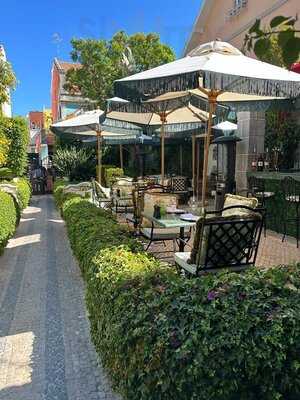 Bougain Restaurant & Garden Bar