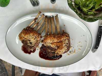 Bougain Restaurant & Garden Bar