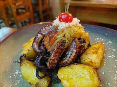 L-tasca By Maria Peixeira