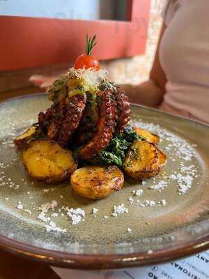 L-tasca By Maria Peixeira