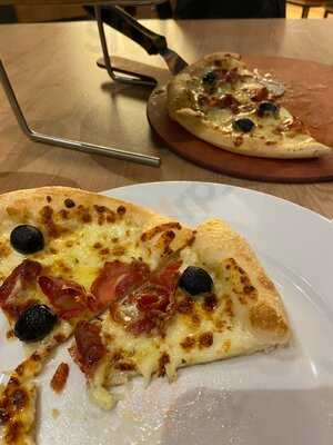 Pizza Hut  Chiado