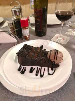 Alexander Restaurant & Bar