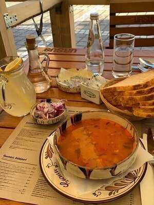 La Ceaun - Piata Sfatului