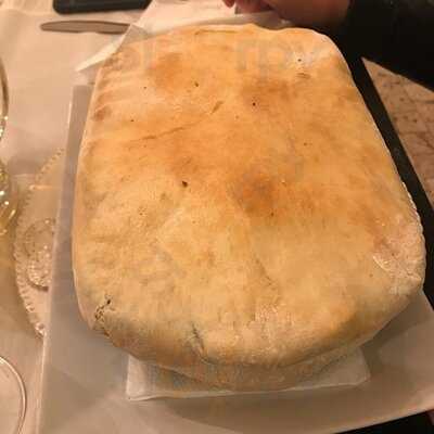 Vlahia Restaurant & Lounge