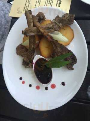 Vlahia Restaurant & Lounge