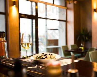 Seven Inn Bar & Grill