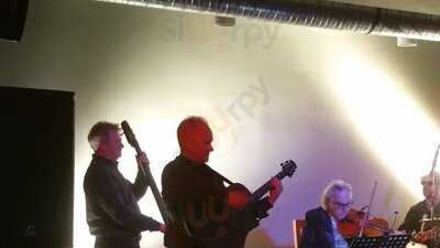 Warehouse Pub & Grill