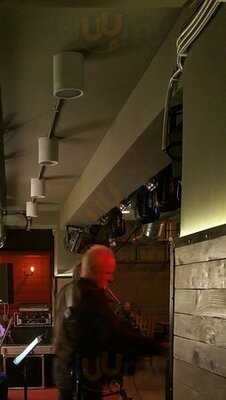 Warehouse Pub & Grill