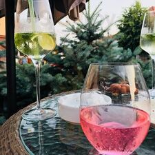 Friends - Wine And Coffee