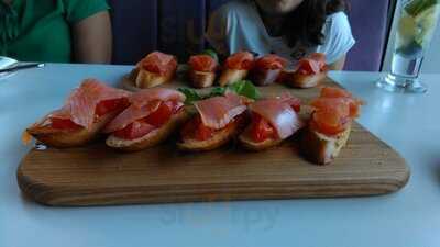 Lavender Cafe & Wine Bar