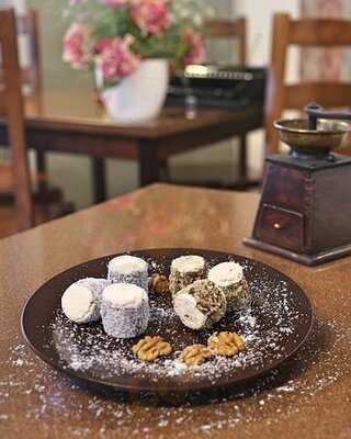 Luiza Tante Cofetarie & Patiserie Traditionala